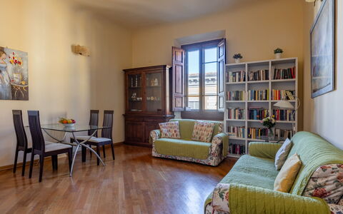 Cuore Di Firenze Apartment: Møbel, Indretning, Gulvbelægning, Væg, Træ, Etage, Værelse, Couch, Stue, Loft