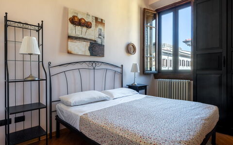 Cuore Di Firenze Apartment: Seng, Soveværelse, Væg, Sengetøj, Indretning, Sengetøj, Møbel, Bed Frame, Værelse, Etage