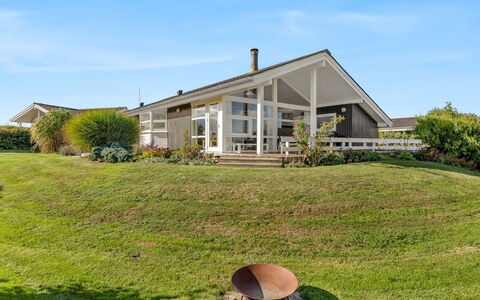 Tjarven - 350M from the Sea: Hjem, Hus, Busk, Tag, Sommerhus, Land Lot, Bunddække, Veranda, Dør, Estate