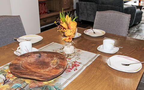 Schwalenberg 111: Møbel, Bordservice, Bord, Serveware, Dug, Tallerkner, Textile, Spisestue, Plade, Køkken & Spisebord