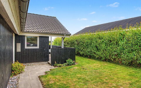 Lanica - 150M from the Sea: Sommerhus, Backyard, Gård, Garden Bygninger, Skur, Sidespor, Udendørs Møbler, Bjælkehytte, Udendørs Struktur, Hytte