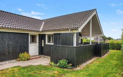 Lanica - 150M from the Sea: Sommerhus, Backyard, Gård, Garden Bygninger, Skur, Sidespor, Udendørs Møbler, Bjælkehytte, Udendørs Struktur, Hytte