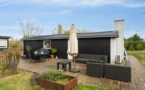 Gun - 300M to the Fjord: Træ, Tag, Busk, Hjem, Hus, Land Lot, Sommerhus, Have, Backyard, Sidespor