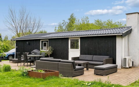 Gun - 300M to the Fjord: Træ, Hjem, Tag, Sommerhus, Sidespor, Have, Dør, Backyard, Skygge, Garden Bygninger