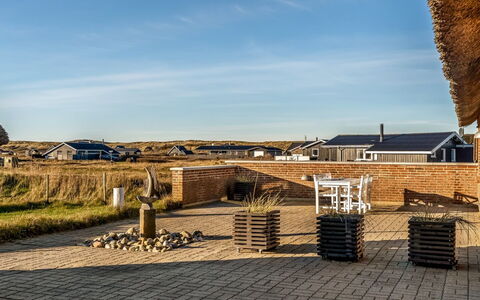 Amber - 300M from the Sea: Hus, Tag, Hjem, Sommerhus, Skur, Garden Bygninger, Sidespor, Gård, Bjælkehytte, Hytte