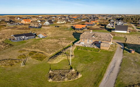 Amber - 300M from the Sea: Hus, Tag, Hjem, Sommerhus, Skur, Garden Bygninger, Sidespor, Gård, Bjælkehytte, Hytte