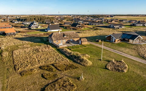 Amber - 300M from the Sea: Hus, Tag, Hjem, Sommerhus, Skur, Garden Bygninger, Sidespor, Gård, Bjælkehytte, Hytte