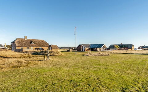 Amber - 300M from the Sea: Hus, Tag, Hjem, Sommerhus, Skur, Garden Bygninger, Sidespor, Gård, Bjælkehytte, Hytte