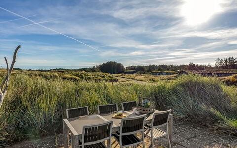 Sigbritt - 750M from the Sea: Himmel, Prærie, Udendørs Møbler, Shrubland, Steppe, Udendørs Bord