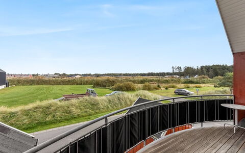 Janik - 700M from the Sea: Møbel, Træ, Indretning, Gulvbelægning, Etage, Stol, Værelse, Loft, Stue, Lejlighed