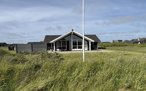 Bryngeir - 100M from the Sea: Blå, Sommerhus, Hus, Hjem, Stuehus, Estate, Sidespor