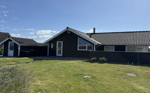 Bryngeir - 100M from the Sea: Blå, Sommerhus, Hus, Hjem, Stuehus, Estate, Sidespor