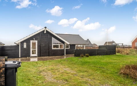 Bryngeir - 100M from the Sea: Blå, Sommerhus, Hus, Hjem, Stuehus, Estate, Sidespor