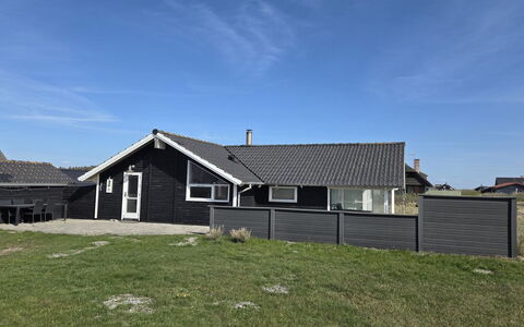 Bryngeir - 100M from the Sea: Blå, Sommerhus, Hus, Hjem, Stuehus, Estate, Sidespor