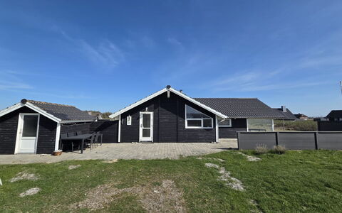 Bryngeir - 100M from the Sea: Blå, Sommerhus, Hus, Hjem, Stuehus, Estate, Sidespor