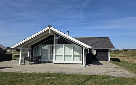 Bryngeir - 100M from the Sea: Blå, Sommerhus, Hus, Hjem, Stuehus, Estate, Sidespor