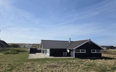 Bryngeir - 100M from the Sea: Blå, Sommerhus, Hus, Hjem, Stuehus, Estate, Sidespor