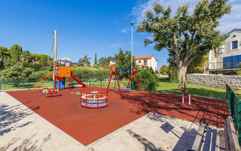 Umag 800: Offentlige Rum, Skygge, Have, Landscaping, Parkere, Lawn, Legepladsudstyr, Walkway