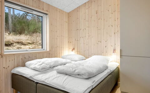 Gillis - 1Km from the Sea: Træ, Soveværelse, Loft, Seng, Sengetøj, Sengetøj, Værelse, Bed Frame, Planke, Hårdttræ