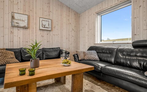 Gillis - 1Km from the Sea: Gulvbelægning, Træ, Indretning, Loft, Etage, Møbel, Trægulve, Værelse, Belysning, Stue