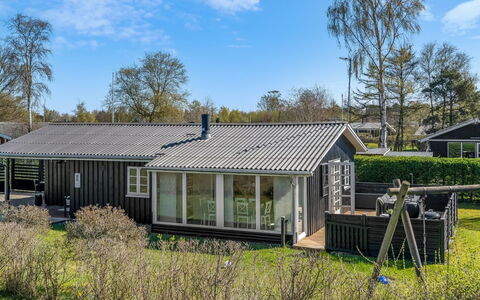 Detlef - 400M from the Sea: Sommerhus, Backyard, Gård, Garden Bygninger, Skur, Sidespor, Udendørs Møbler, Bjælkehytte, Udendørs Struktur, Hytte