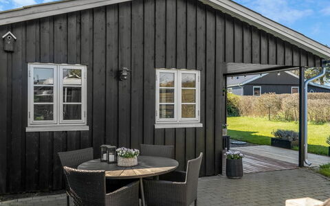Detlef - 400M from the Sea: Sommerhus, Backyard, Gård, Garden Bygninger, Skur, Sidespor, Udendørs Møbler, Bjælkehytte, Udendørs Struktur, Hytte
