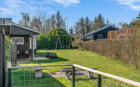 Detlef - 400M from the Sea: Sommerhus, Backyard, Gård, Garden Bygninger, Skur, Sidespor, Udendørs Møbler, Bjælkehytte, Udendørs Struktur, Hytte