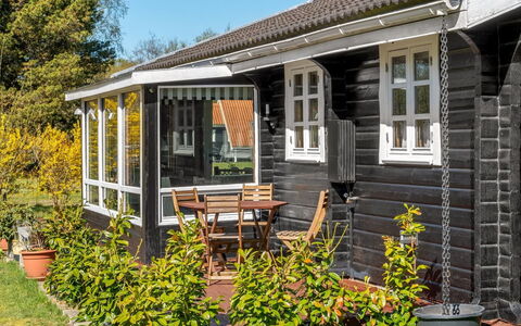 Hakon - 1Km from the Sea: Sommerhus, Backyard, Gård, Garden Bygninger, Skur, Sidespor, Udendørs Møbler, Bjælkehytte, Udendørs Struktur, Hytte