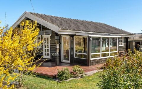 Hakon - 1Km from the Sea: Sommerhus, Backyard, Gård, Garden Bygninger, Skur, Sidespor, Udendørs Møbler, Bjælkehytte, Udendørs Struktur, Hytte