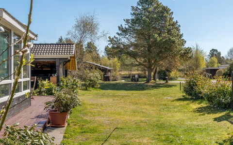 Hakon - 1Km from the Sea: Sommerhus, Backyard, Gård, Garden Bygninger, Skur, Sidespor, Udendørs Møbler, Bjælkehytte, Udendørs Struktur, Hytte