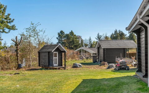 Hakon - 1Km from the Sea: Sommerhus, Backyard, Gård, Garden Bygninger, Skur, Sidespor, Udendørs Møbler, Bjælkehytte, Udendørs Struktur, Hytte