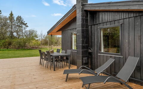 Wenche - 840M from the Sea: Møbel, Indretning, Træ, Loft, Gulvbelægning, Etage, Trægulve, Køkken & Spisebord, Bord, Lysarmatur