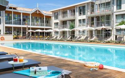 Arcachon 602: Svømmepøl, Udvej, Udendørs Møbler, Eco Hotel, Hotel, Ferieby, Paraply, Thermae, Liggestol, Villa