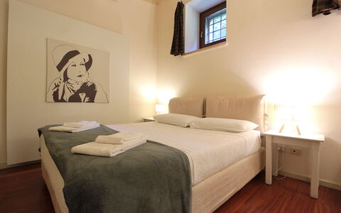 Calicantus, Verona, Pool, Wifi: Møbel, Indretning, Soveværelse, Etage, Seng, Loft, Gulvbelægning, Værelse, Sengetøj, Bed Frame
