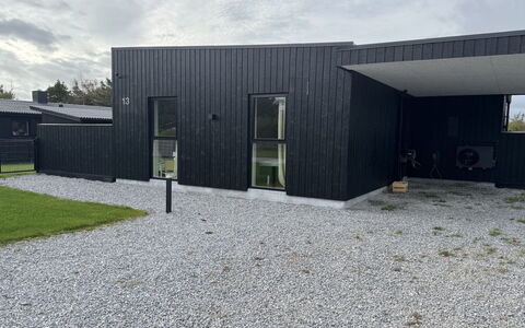 Barnet - 180M to the Fjord: Sidespor, Beton, Gård, Indkørsel, Garage, Design, Garden Bygninger, Backyard, Skur