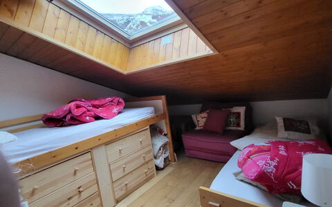 Balcons de Venosc: Træ, Møbel, Etage, Attic, Soveværelse, Loft, Værelse, Seng, Bejdse, Hårdttræ