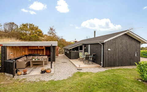 Benite - 600M from the Sea: Sommerhus, Backyard, Gård, Garden Bygninger, Skur, Sidespor, Udendørs Møbler, Bjælkehytte, Udendørs Struktur, Hytte