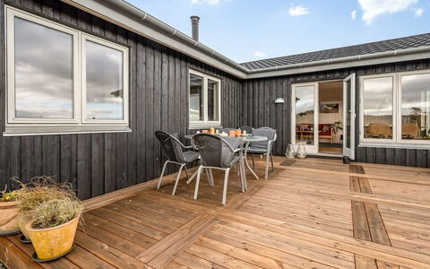 Benite - 600M from the Sea: Sommerhus, Backyard, Gård, Garden Bygninger, Skur, Sidespor, Udendørs Møbler, Bjælkehytte, Udendørs Struktur, Hytte