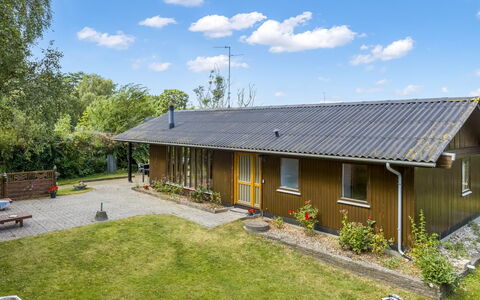 Naema - 500M from the Sea: Træ, Møbel, Lejlighed, Værelse, Loft, Bejdse, Stol, Hårdttræ, Klarlak, Tømmer