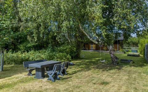 Naema - 500M from the Sea: Træ, Møbel, Lejlighed, Værelse, Loft, Bejdse, Stol, Hårdttræ, Klarlak, Tømmer