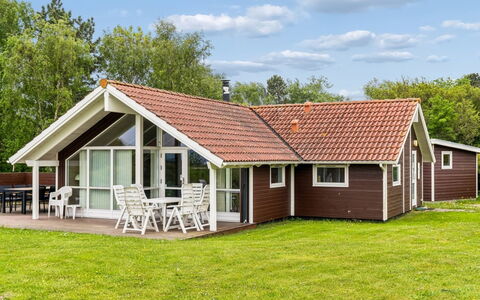 Terne - 90M from the Sea: Hjem, Sommerhus, Estate, Lawn, Stuehus, Gård, Sidespor, Veranda, Landscaping, Garden Bygninger