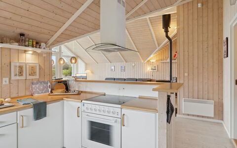 Terne - 90M from the Sea: Køkken, Træ, Countertop, Indretning, Gulvbelægning, Loft, Lysarmatur, Køkken Apparat, Cabinetry, Møbel
