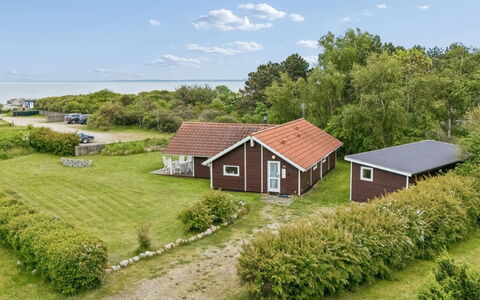 Terne - 90M from the Sea: Sommerhus, Backyard, Gård, Garden Bygninger, Skur, Sidespor, Udendørs Møbler, Bjælkehytte, Udendørs Struktur, Hytte