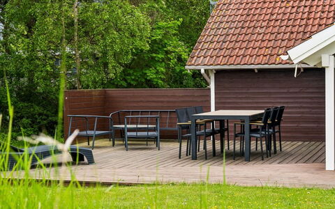 Terne - 90M from the Sea: Sommerhus, Backyard, Gård, Garden Bygninger, Skur, Sidespor, Udendørs Møbler, Bjælkehytte, Udendørs Struktur, Hytte
