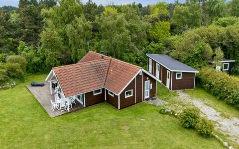 Terne - 90M from the Sea: Sommerhus, Backyard, Gård, Garden Bygninger, Skur, Sidespor, Udendørs Møbler, Bjælkehytte, Udendørs Struktur, Hytte