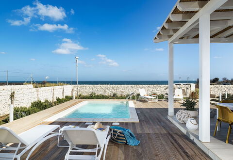 Timo: Udvej, Udendørs Møbler, Hav, Svømmepøl, Eco Hotel, Stol, Skygge, Liggestol, Ocean, Paraply