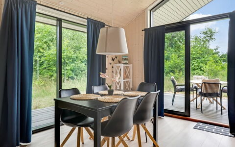 Jelisaveta - 45Km from the Sea: Møbel, Træ, Indretning, Stol, Køkken & Spisebord, Bord, Gulvbelægning, Spisestue, Bejdse, Loft