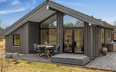 Jelisaveta: Boligområde, Busk, Hus, Hjem, Have, Estate, Skygge, Landscaping, Lawn