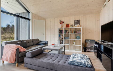 Jelisaveta: Boligområde, Busk, Hus, Hjem, Have, Estate, Skygge, Landscaping, Lawn