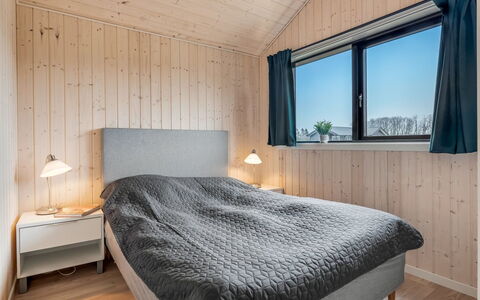 Jelisaveta: Boligområde, Busk, Hus, Hjem, Have, Estate, Skygge, Landscaping, Lawn